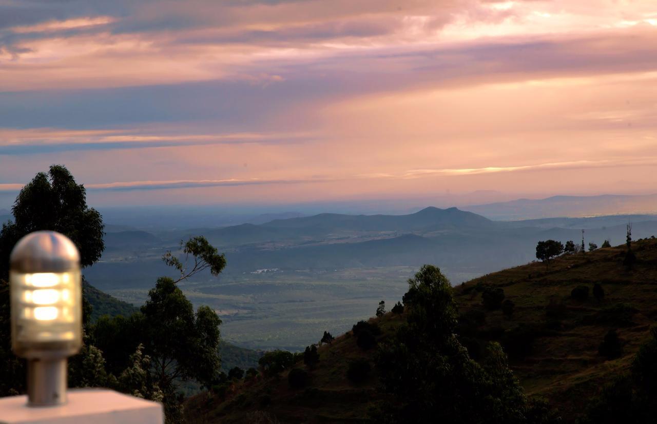 Mount N Mist Hotell Ooty Exteriör bild